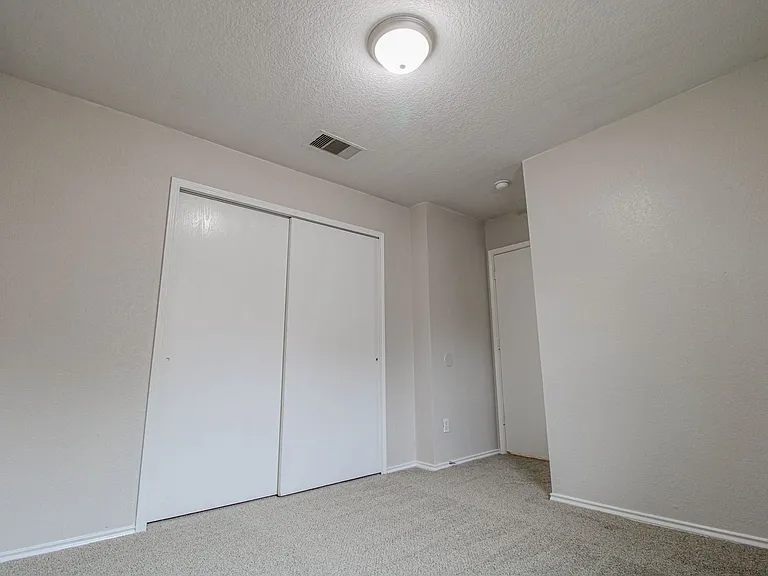 511 Mathis Mdw — Photo 13