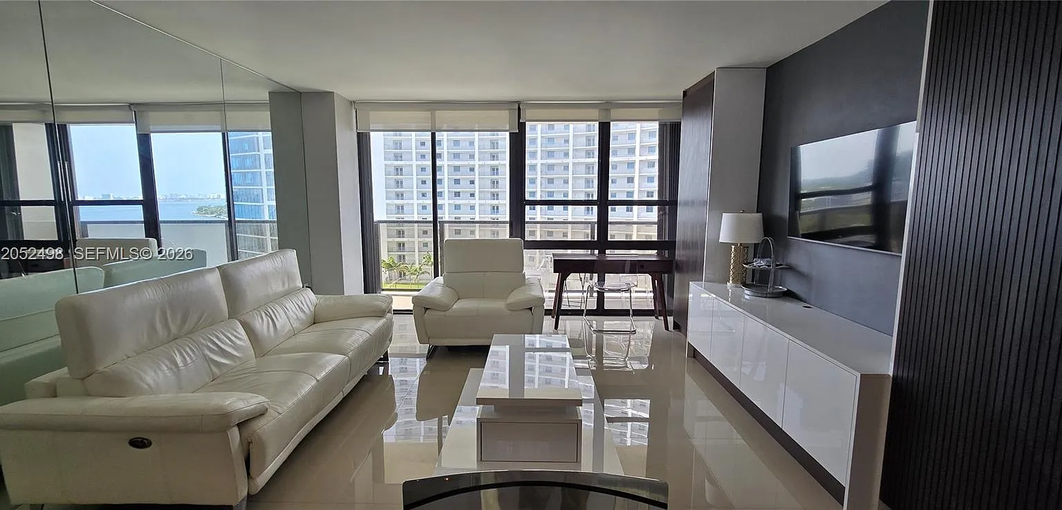Charter Club Condo — Photo 4