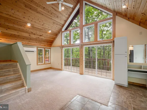 447 Fragrance Ln, Hedgesville, WV 25427