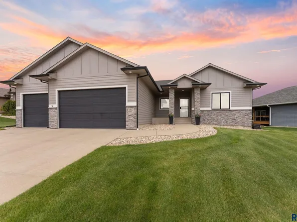 1917 S Firefly Dr, Sioux Falls, SD 57110