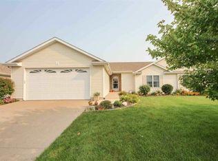 3 Madison Cir, Davenport, IA