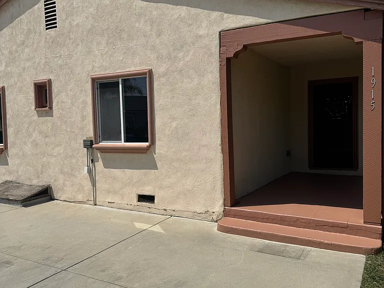 1615 Bellford Ave — Photo 3