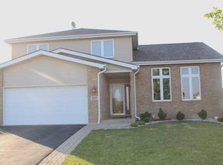 277 Woodbridge Ln, Beecher, IL 60401