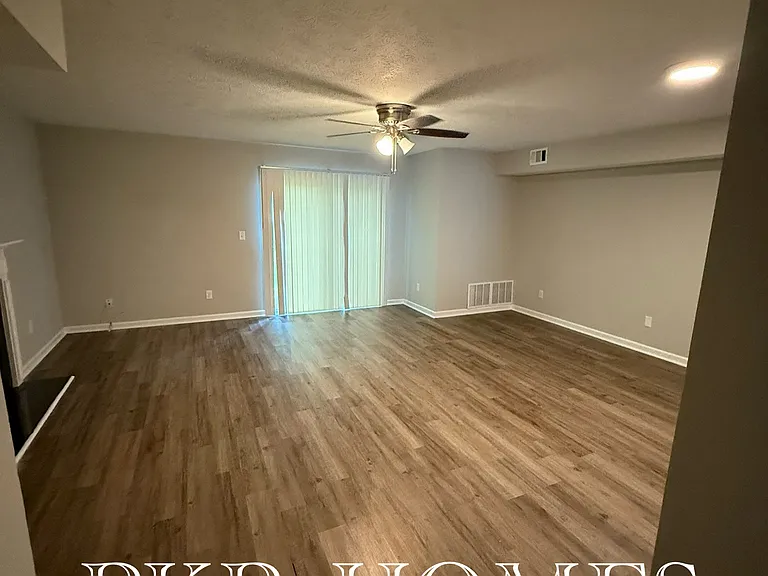 1008 Hopkins Xing — Photo 7