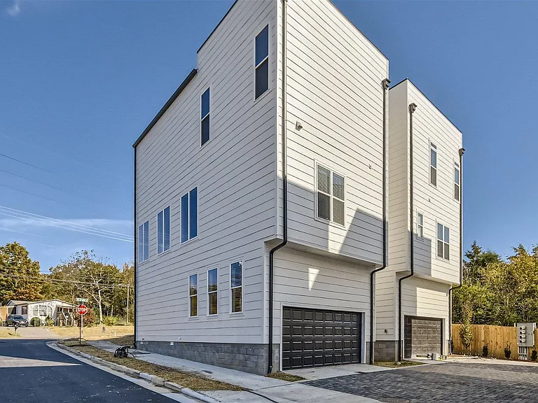 401 Serenity Ln — Photo 28