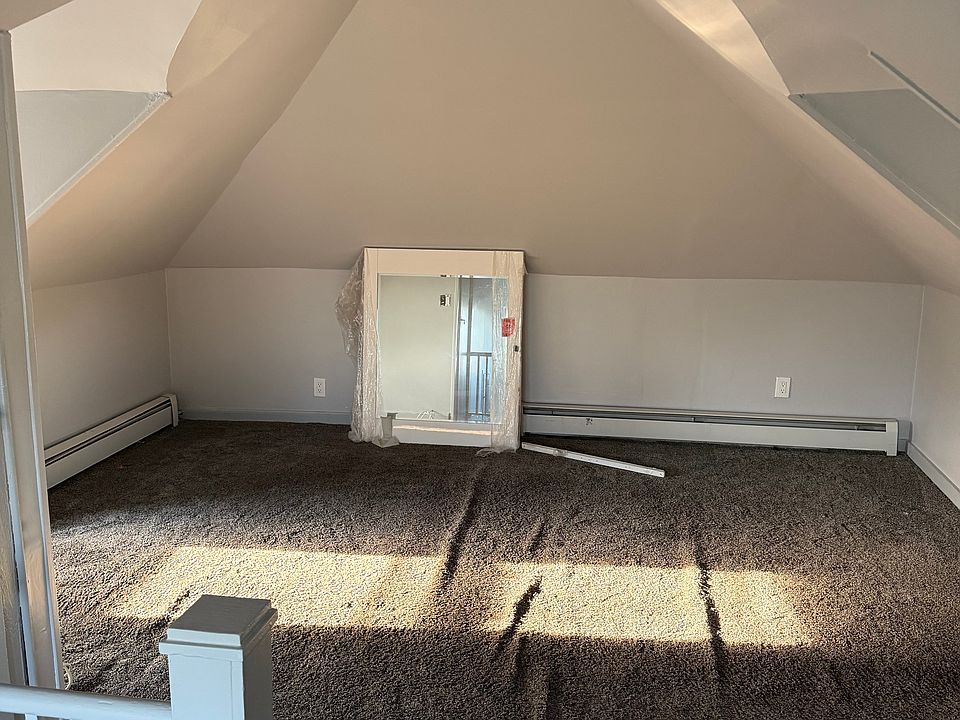 2nd image of 320 Marguerite St #2