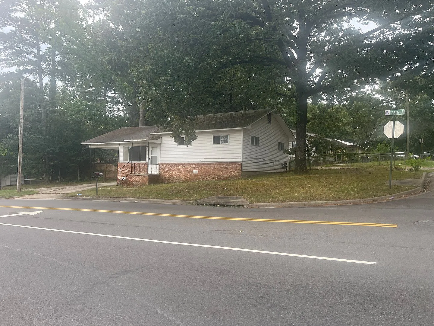 Nice & Clean 3 Bedroom 1 Bath Home Off John Barrow -Available Now! — Photo 2
