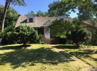 64 Grove St, Bergenfield, NJ 07621