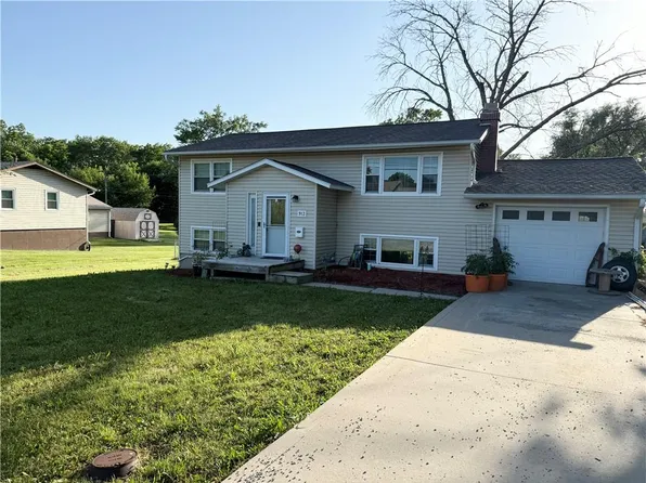 913 N Pine St, Cameron, MO 64429