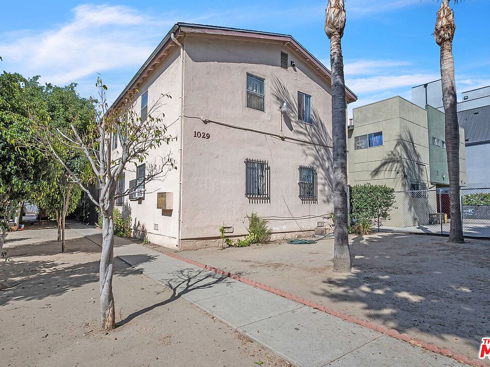 1st image of 1029 E 28th St