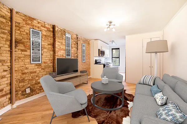 Rented by Douglas Elliman | media 26