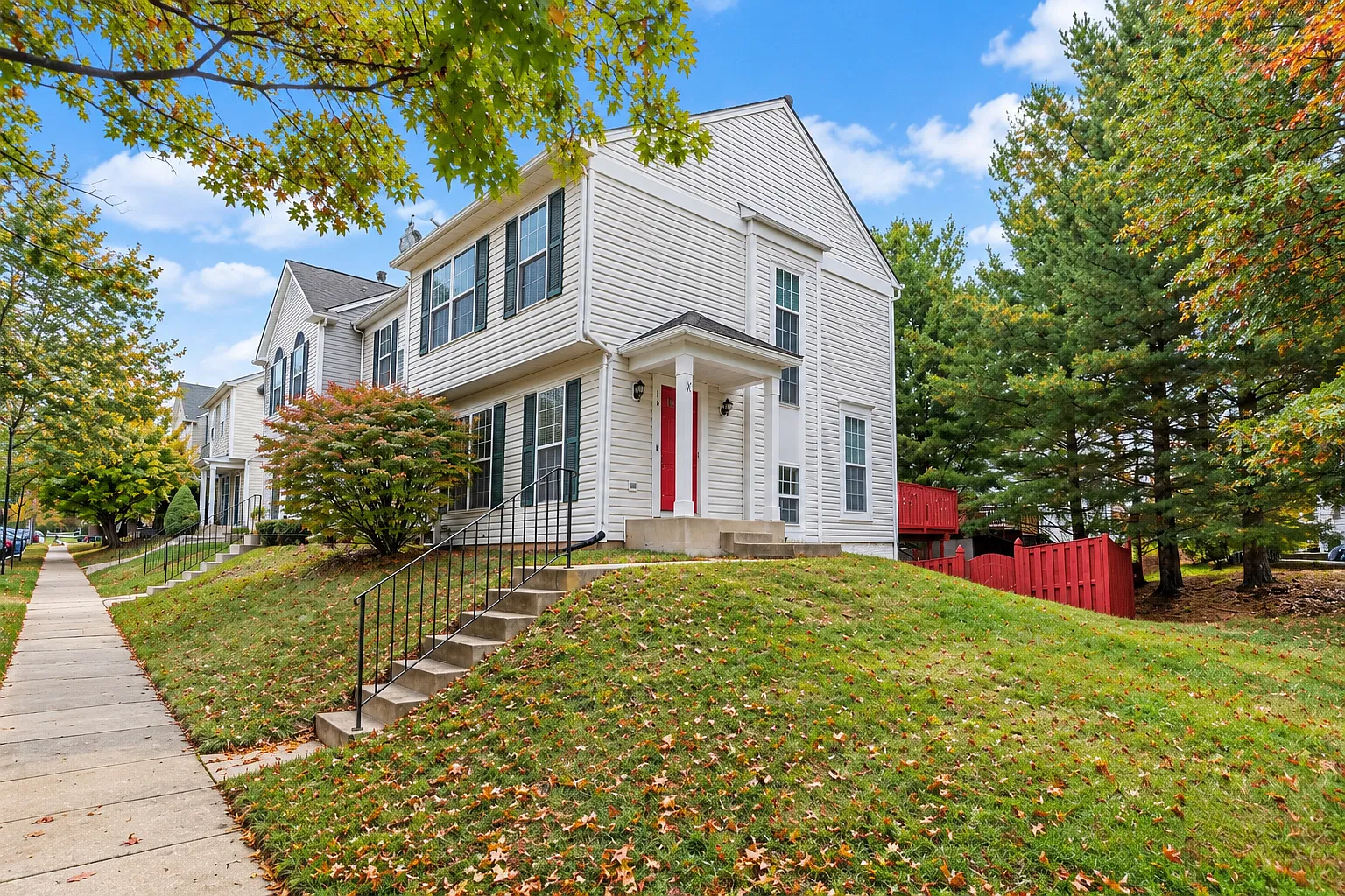 3 bed, 3.5 bath, 1850 sqft, $3,000 — Photo 1