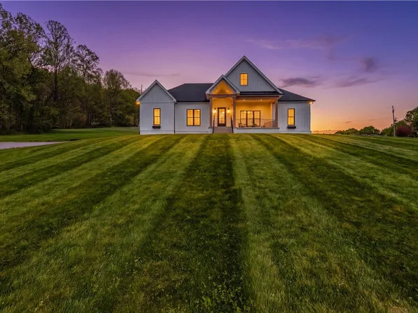 315 Stewarton Rd, Mill Run, PA 15464