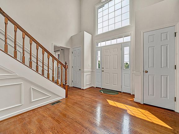 4th image of 1840 Mountain View Rd