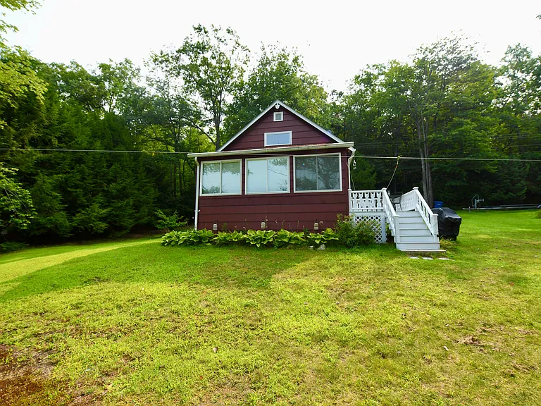 121 Heath Rd — Photo 2