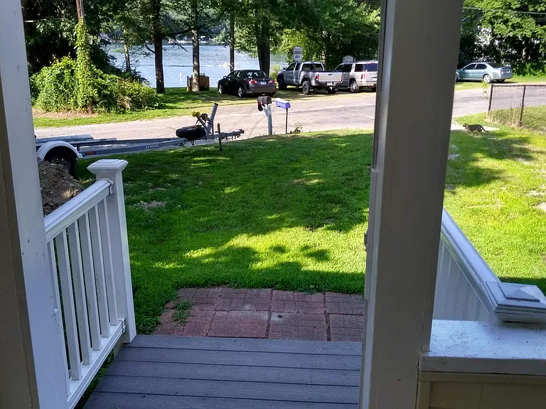 324 Shore Dr — Photo 2