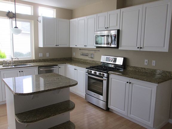 3rd image of 5704 NE Hidden Creek Dr