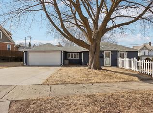 210 Prospect Ave, Pewaukee, WI 53072