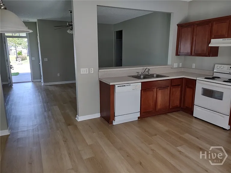 123 Alexander Way — Photo 4