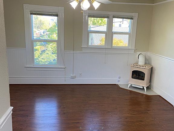 Main room with gas-burning fireplace