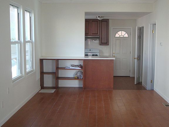 2nd image of 32-34 Summer St