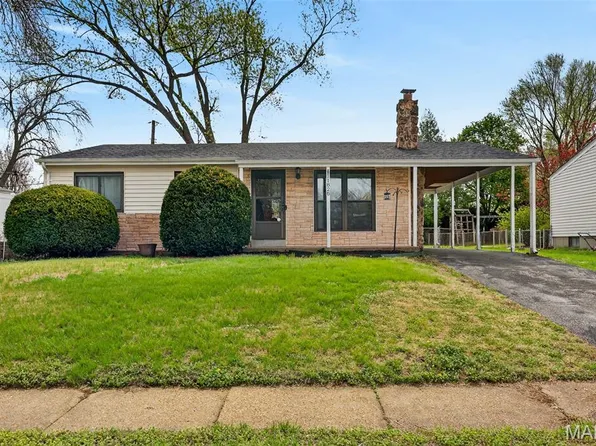 11828 Foxwood Dr, Maryland Heights, MO 63043