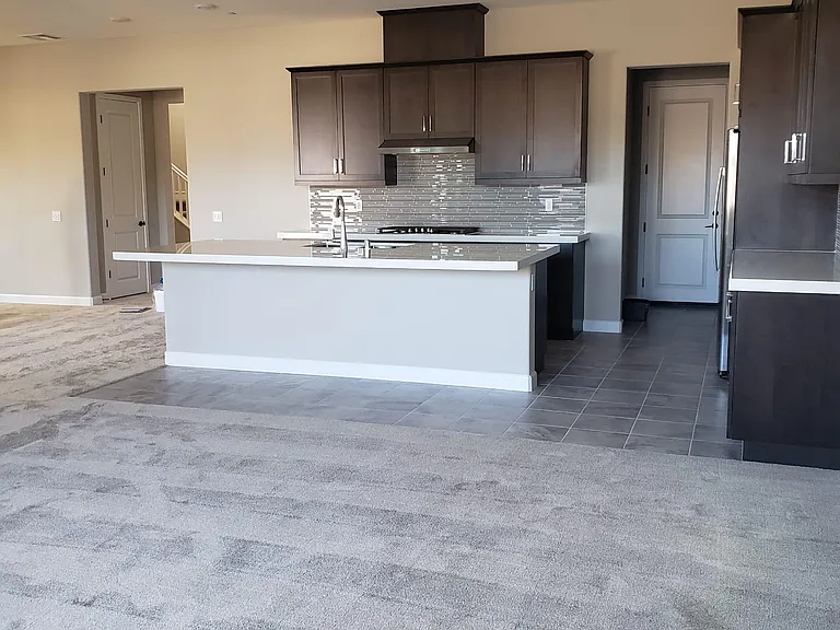303 Creekview Ct — Photo 5