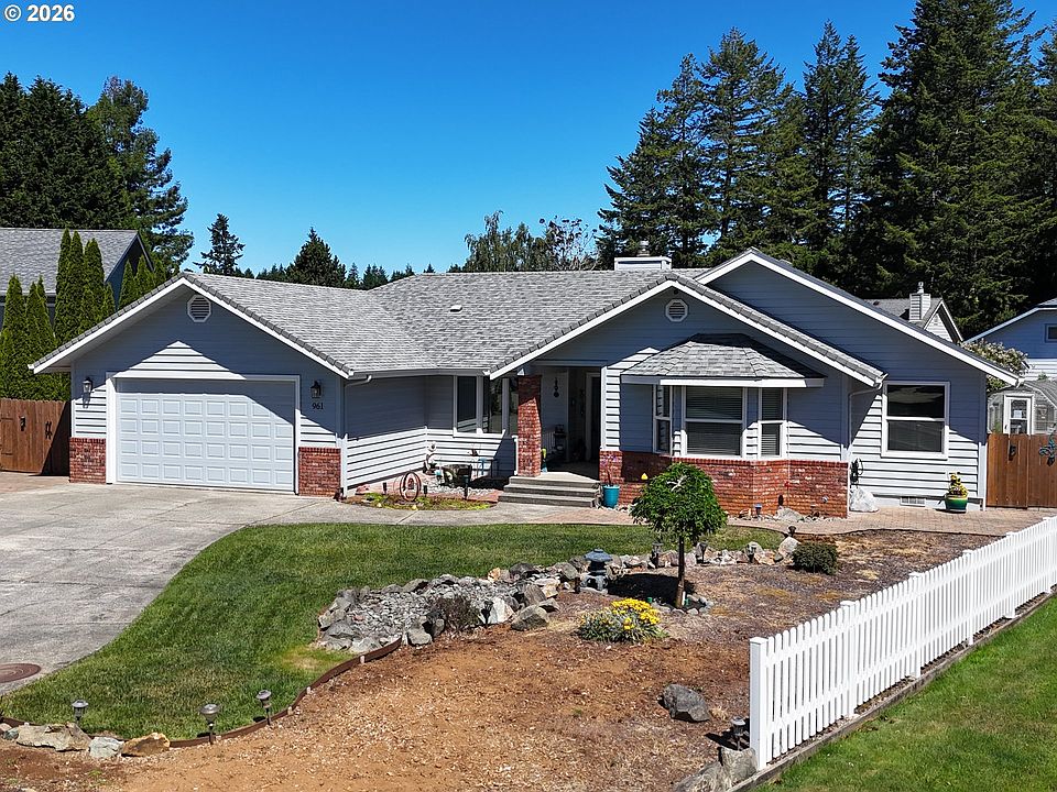 1st image of 961 Helen Ln