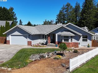 961 Helen Ln, Brookings, OR 97415