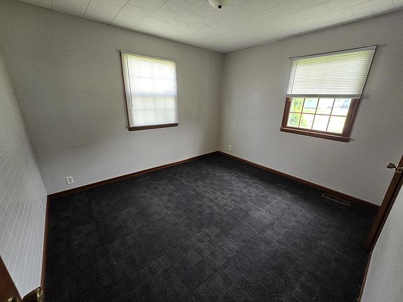 5th image of 2915 Custer Ave