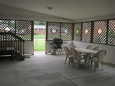 5th image of 309 Berwin Pl
