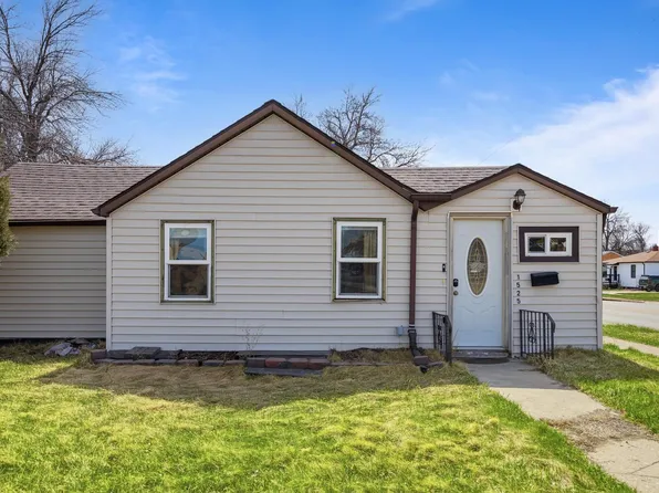 1525 5th Ave NW, Minot, ND 58703