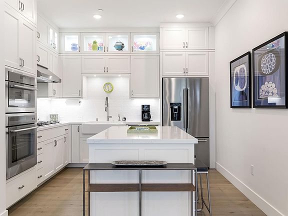 3rd image of 15 Woodbury Highlands Court #21