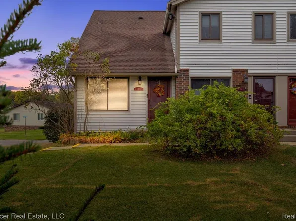 7210 Bluewater Dr, Clarkston, MI 48348
