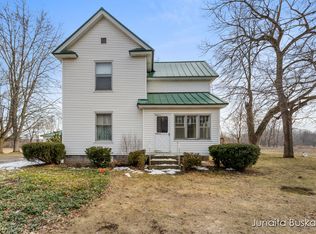 17206 32nd Ave, Coopersville, MI 49404