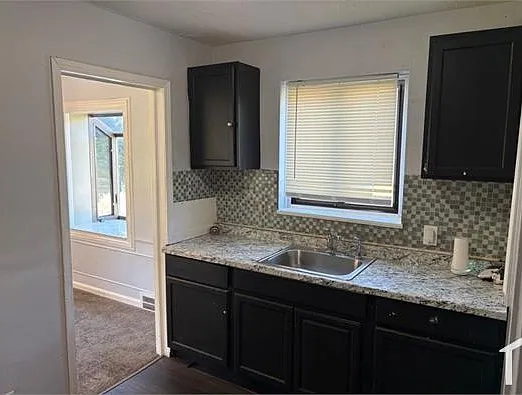 3 bed, 1095 sqft, $1,300 — Photo 3