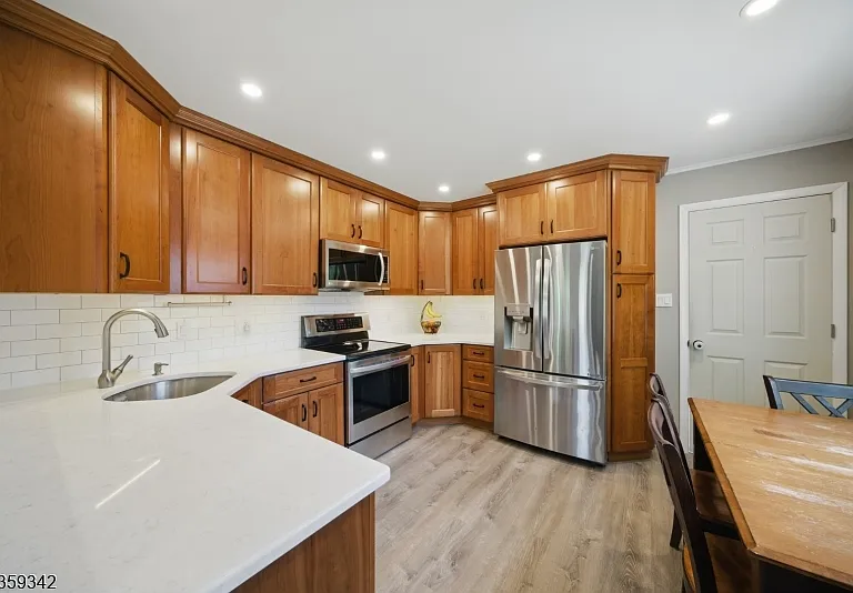 22 Beaver Brook Ln — Photo 7