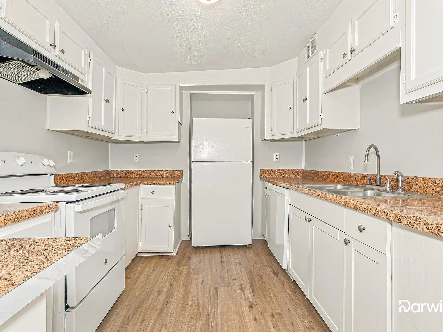 3 bed, 1.5 bath, 1218 sqft, $1,045 — Photo 3