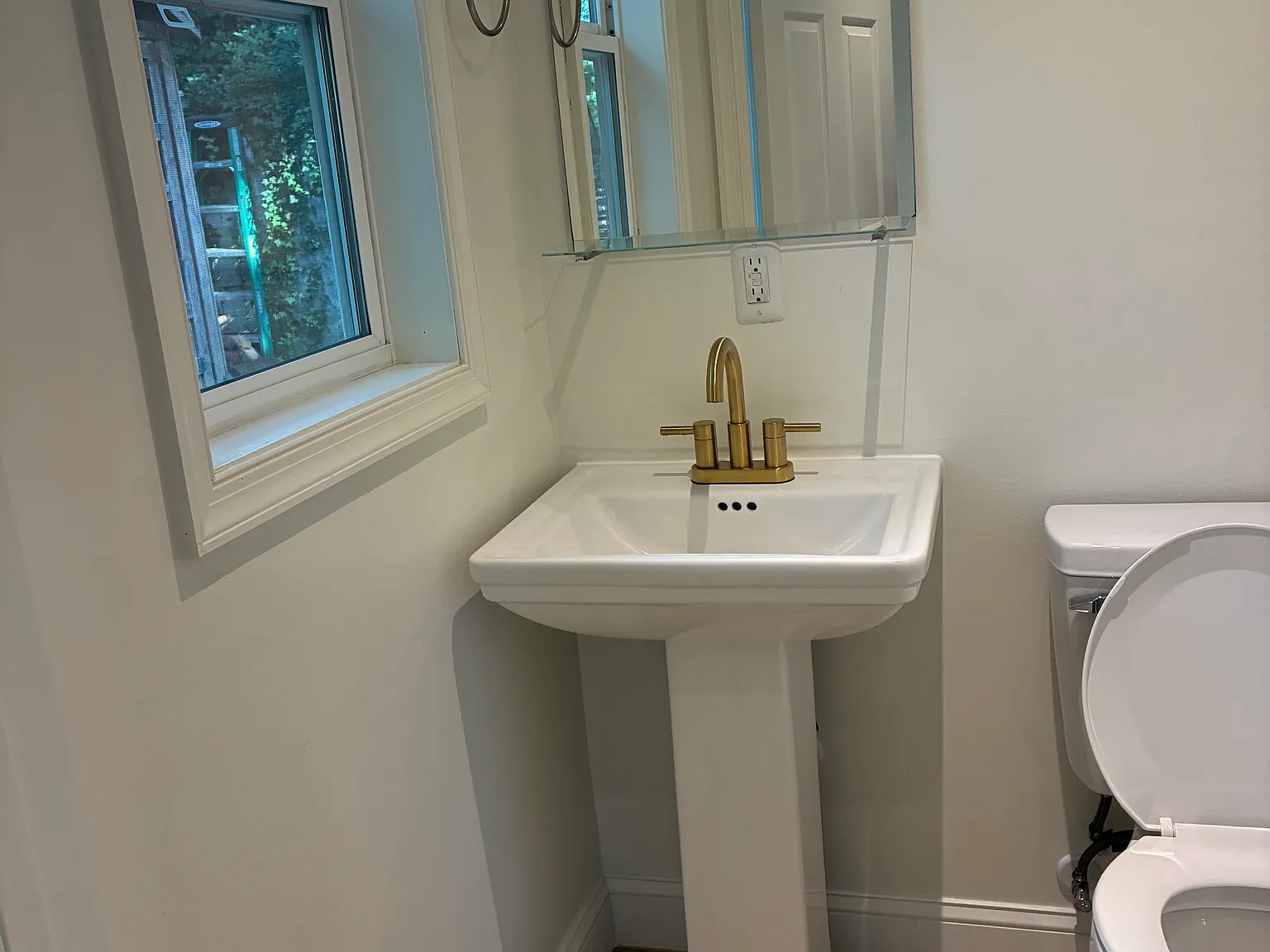 3 bed, 1.5 bath, 1238 sqft, $2,995 — Photo 4