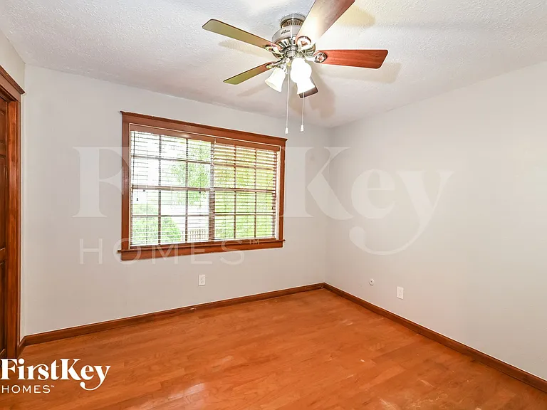 4003 Chapel Square Dr — Photo 13