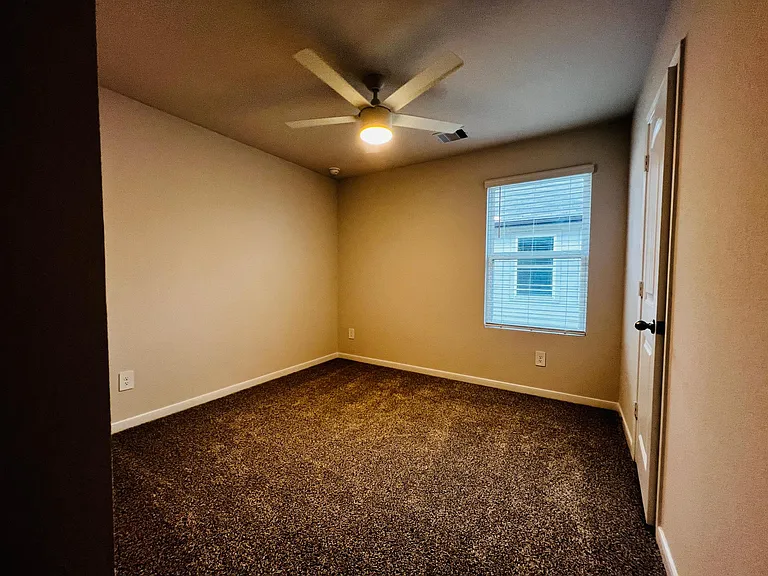 315 Darwin Pl — Photo 12