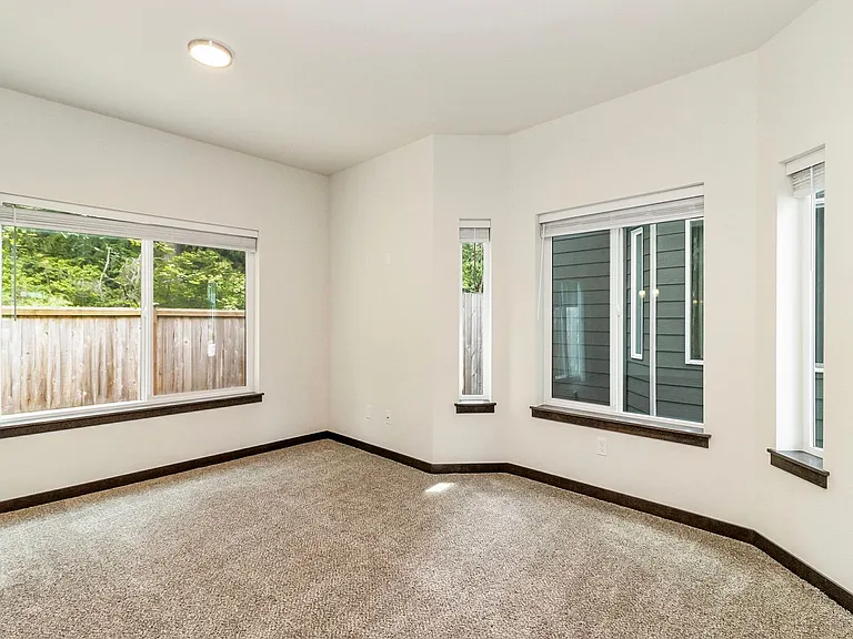 323 Penny Ave — Photo 5