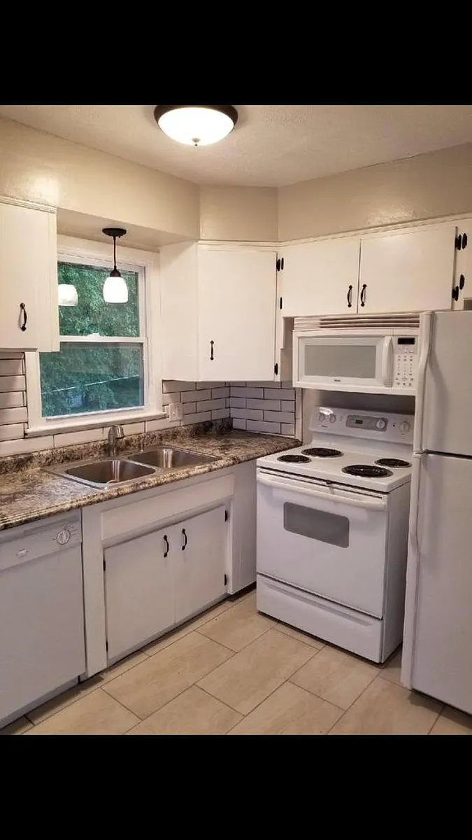 Building Photo - 1302 N 49th Ave #2