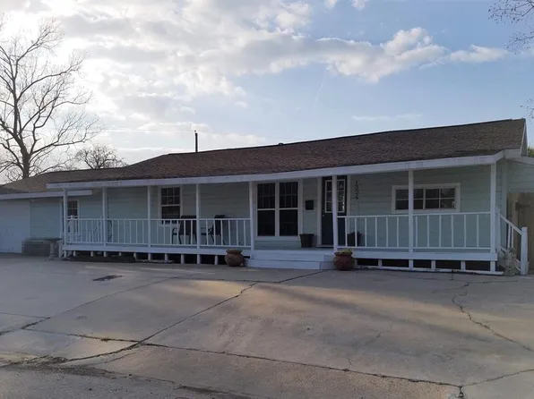 1324 Avenue H, Nederland, TX 77627