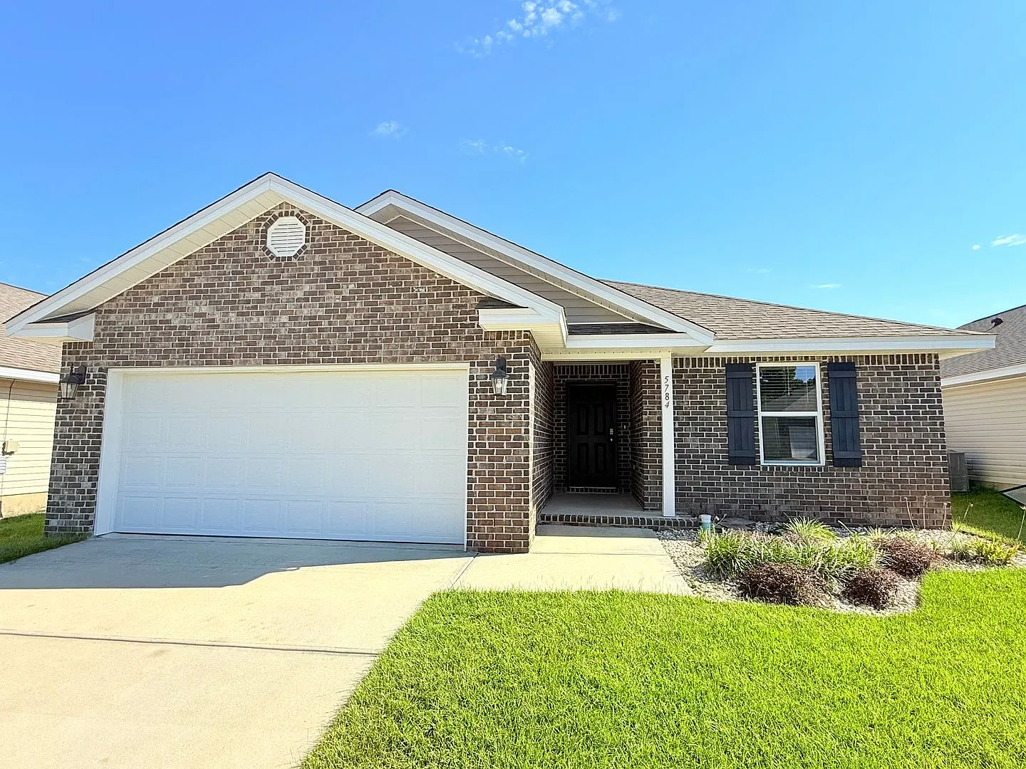 3 Bed/2 Bath - Modern Upgrades — Photo 1