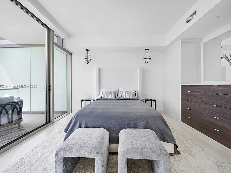 10201 Collins Ave #2516 — Photo 18