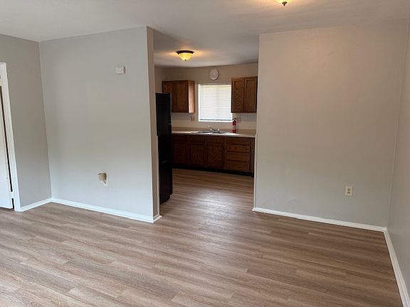 2nd image of 2600 Dutch Hollow Rd #1