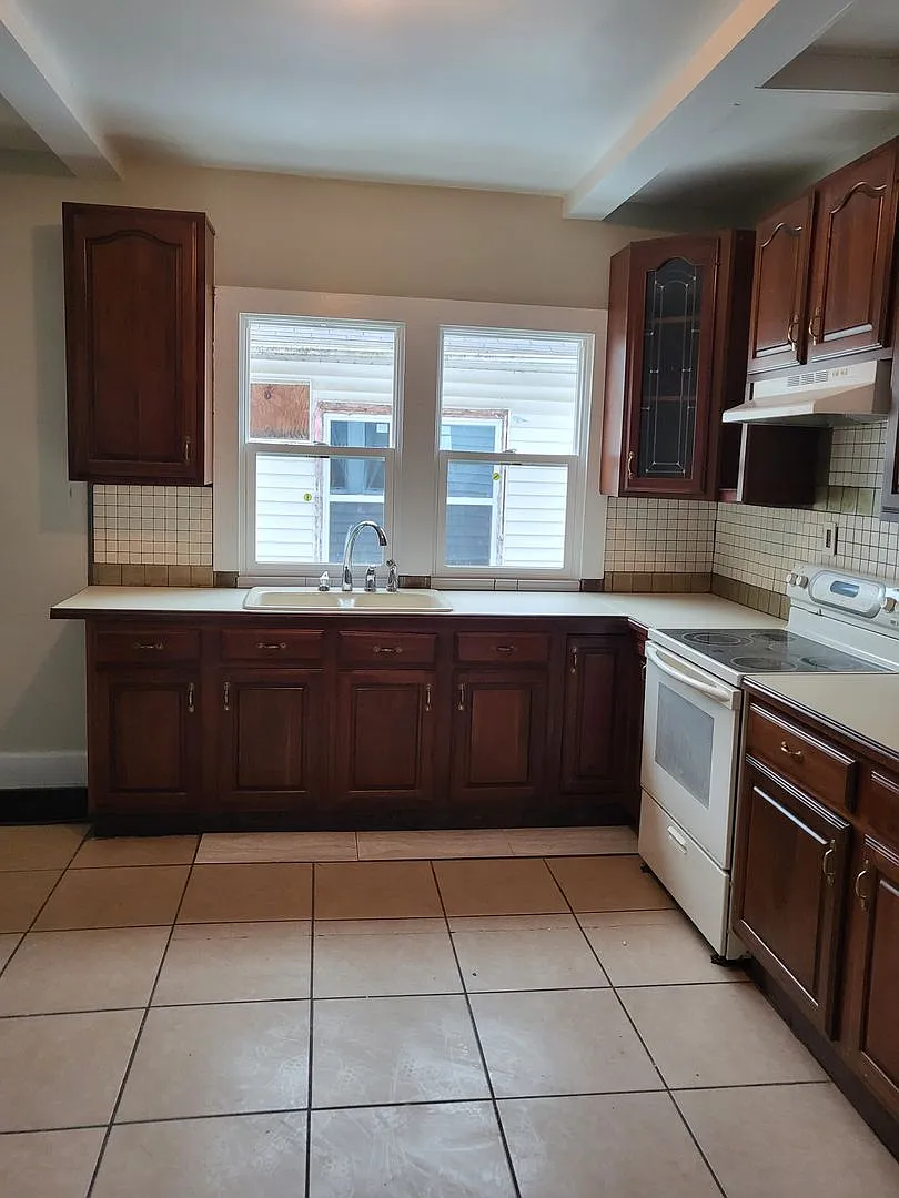 4 Bed 1 bath - EHA Approved! — Photo 3