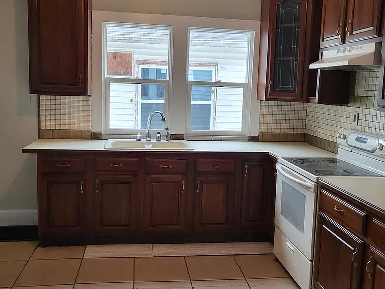1104 Adams Ave — Photo 3