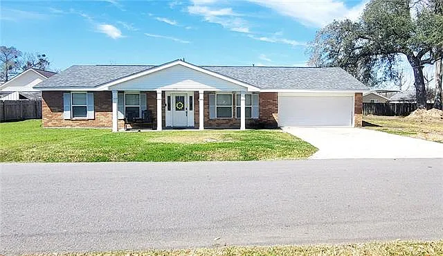 324 River Oaks Dr